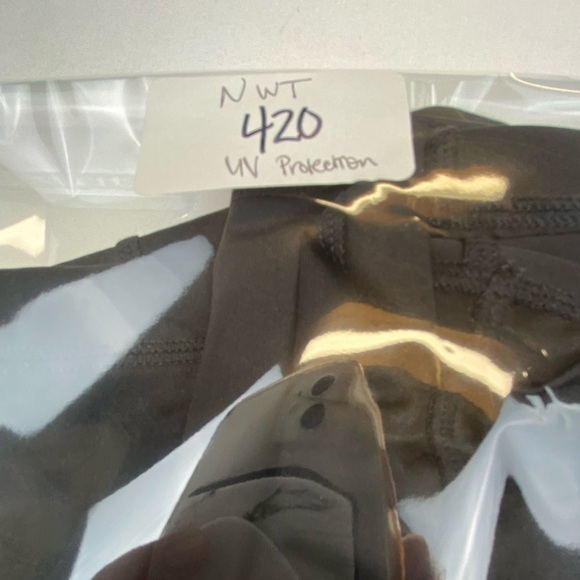 NEW! Athleta Compression UV Sweat Wicking 7/8 All Black Legging Women’s Size XS - Picture 11 of 12